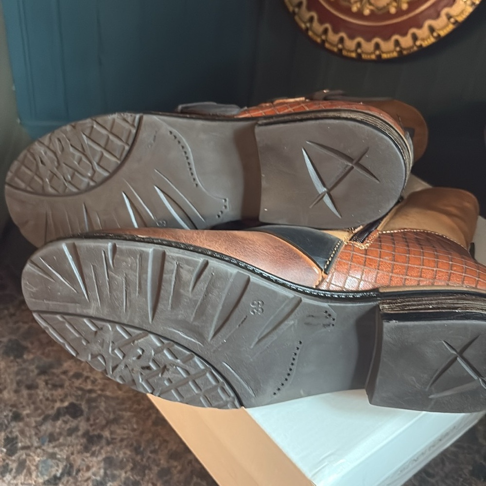 Sheridan Mia combat Leather Boots NWT - Picture 3 of 4